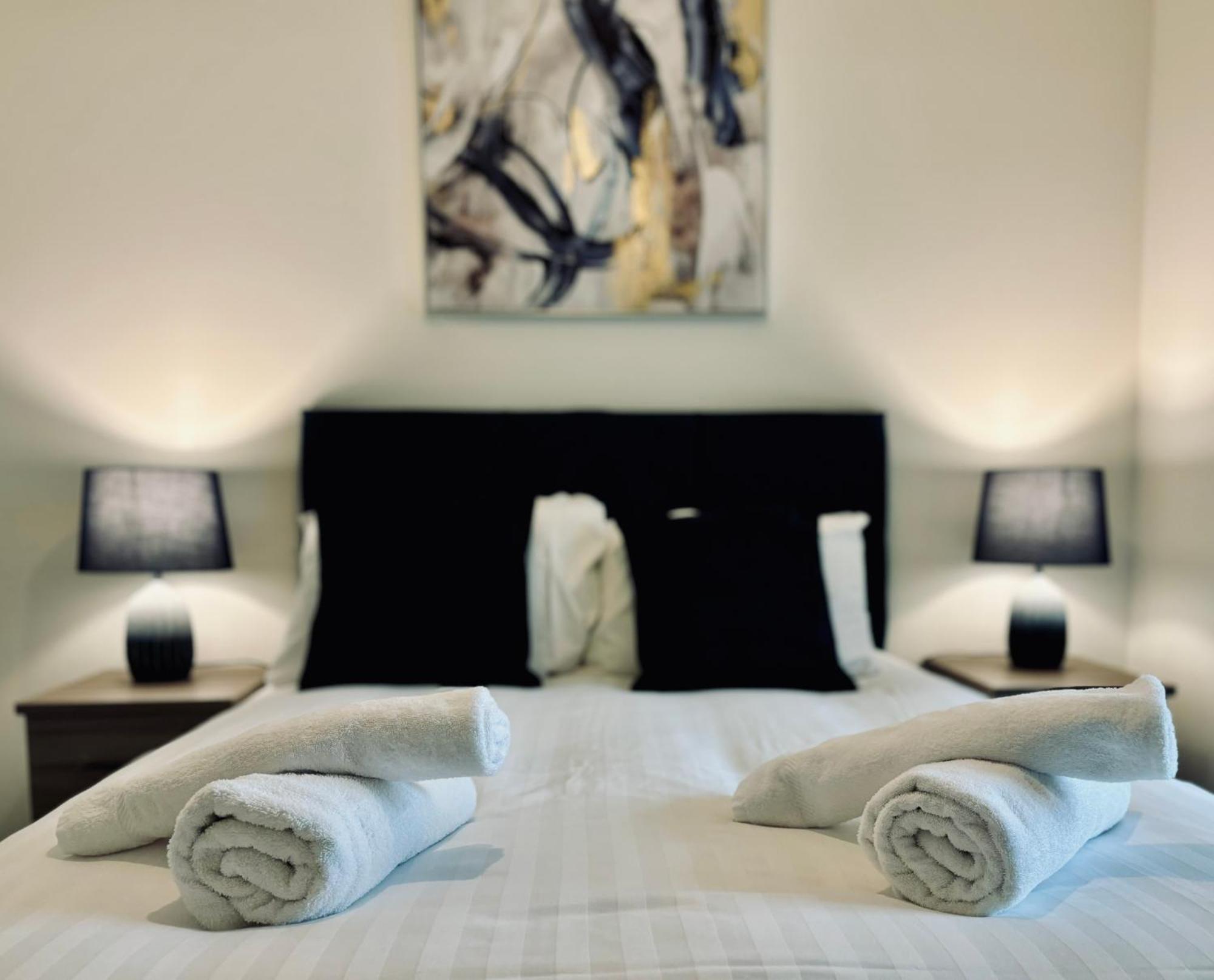 Conveniently Located One Bed In Old Trafford Apartment *